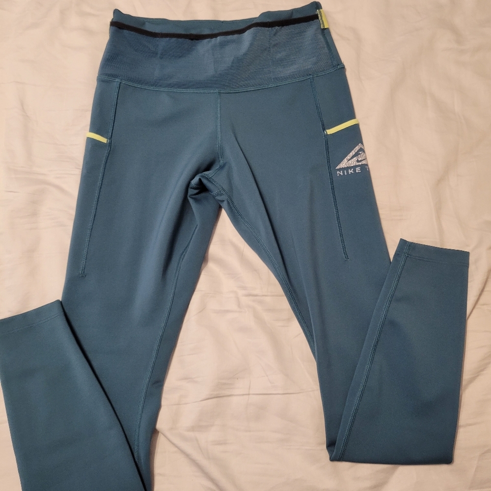 Nike Trail long leggings in turquoise with 3 pockets size small